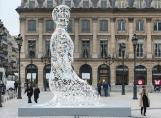 Част от монументалните скулптури, разположени на ключови места в Париж, по време на изложението FIAC 2012